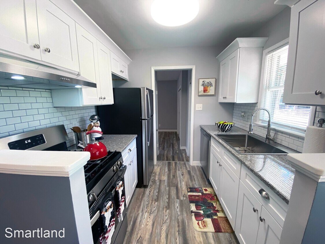 Foto principal - 3 br, 1 bath House - 9608 W Ridgewood Drive