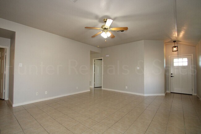 Foto del edificio - Amazing Four-Bedroom!