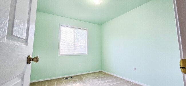 Building Photo - 5875 S Hollyhock Way