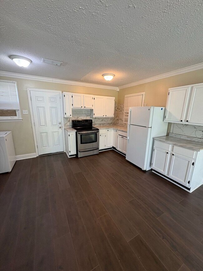 Foto del edificio - Charming 3-Bedroom Home  - S. Memphis - Op...