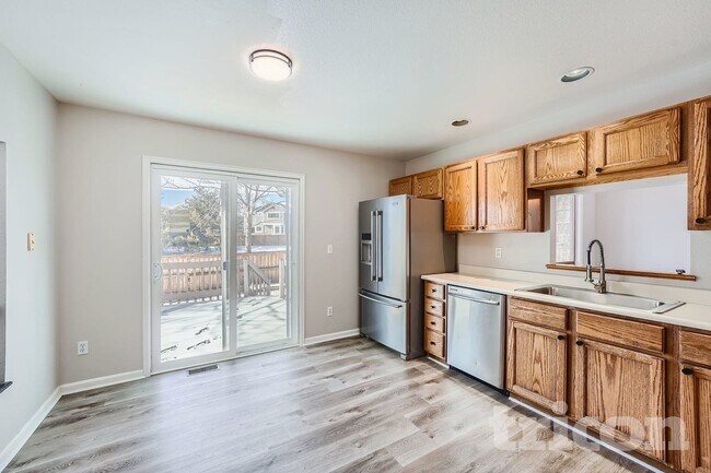 Foto del edificio - 16347 Stone Ledge Dr