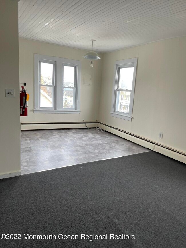 Foto del edificio - 43 Webb Ave