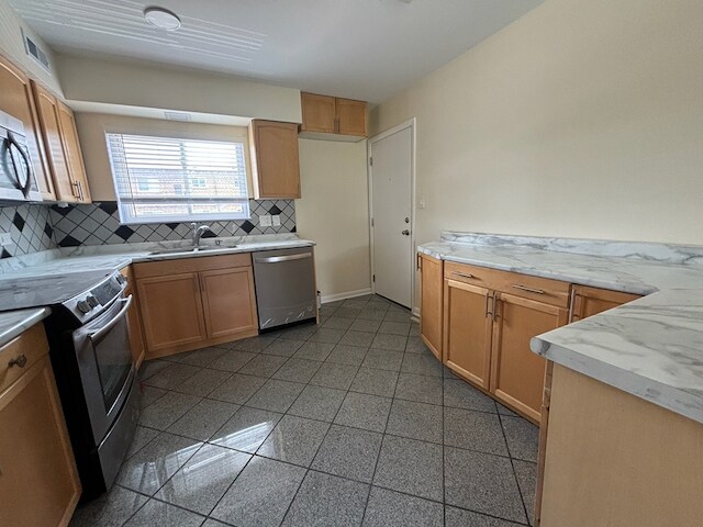 Foto del edificio - 9449 Bay Colony Dr