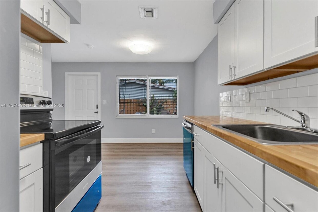 Primary Photo - 1120 SW 30th St
