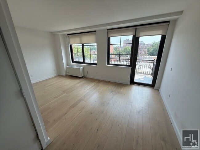 Building Photo - Beautiful Studio Apartment In Flushing! $2...