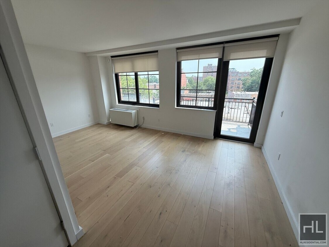 Primary Photo - Beautiful Studio Apartment In Flushing! $2...
