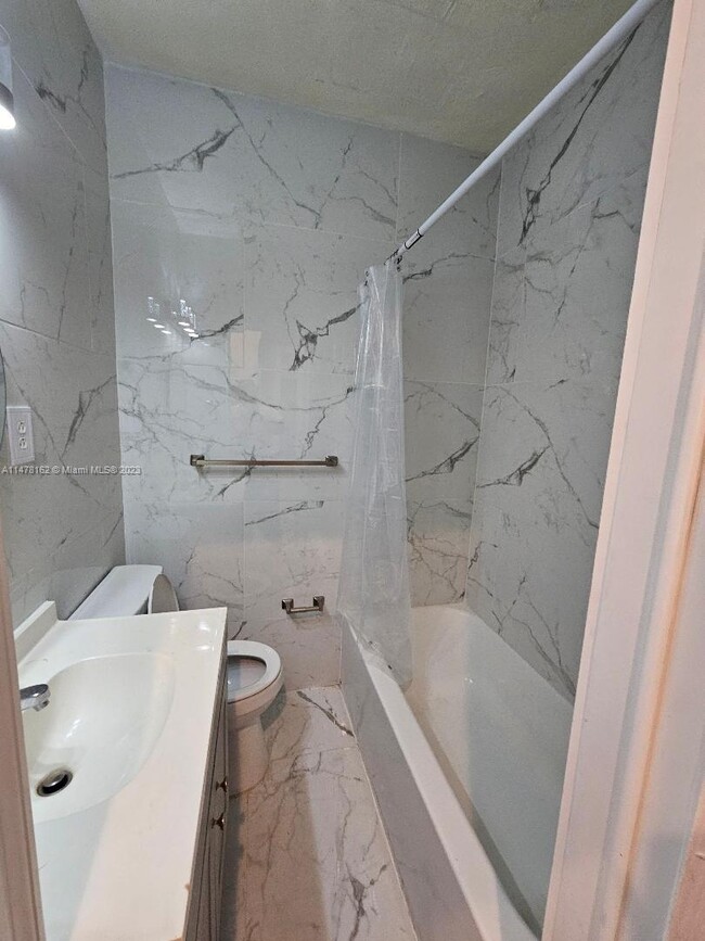 Foto del edificio - 6139 Johnson St