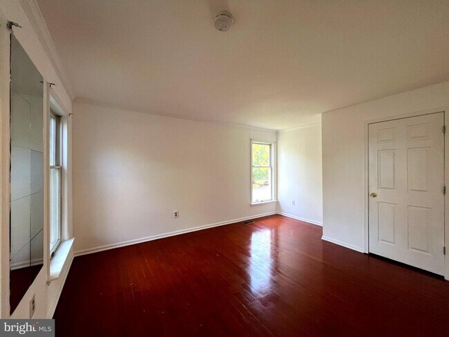 Building Photo - 1408 Golf Course Dr