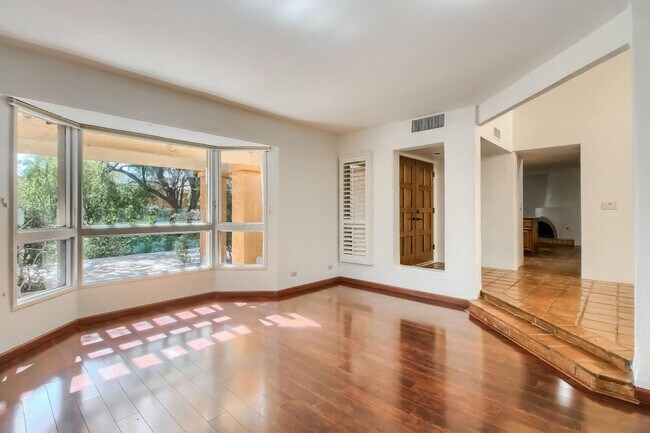 Foto del edificio - 3 Bedroom House in Pointe Tapatio Communit...