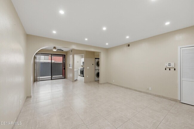 Foto del edificio - 7211 Cozycroft Ave