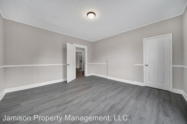 Building Photo - 3 br, 2 bath House - 324 E 3rd Ave