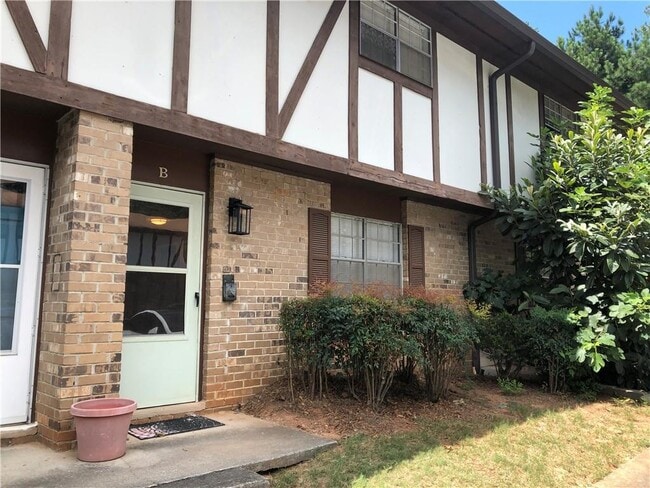 Foto del edificio - 2956 N Dekalb Dr