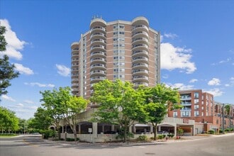 Building Photo - 6 John St