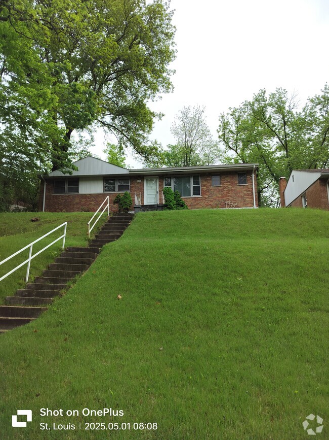 Building Photo - 635 SE Chambers Rd