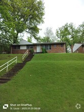 Building Photo - 635 SE Chambers Rd