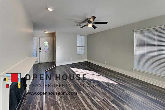 Foto del edificio - 1632 Kingspoint Dr, Carrollton