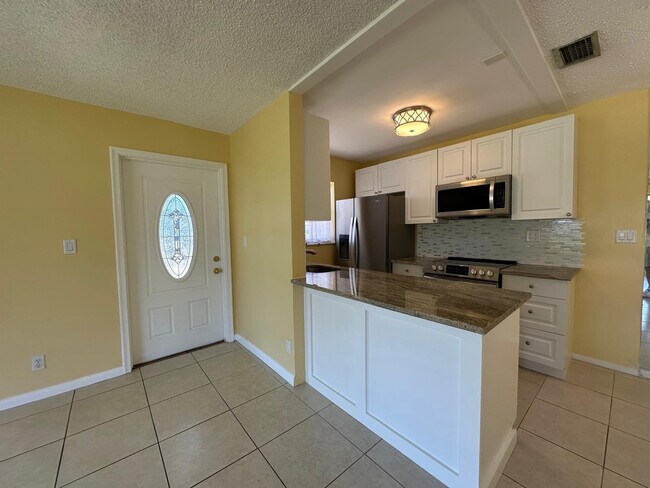 Foto del edificio - 665 High Point Dr