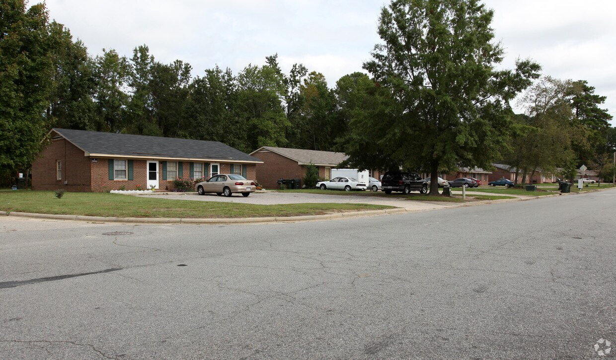 Foto principal - 1601-1609 Snowden Dr SE