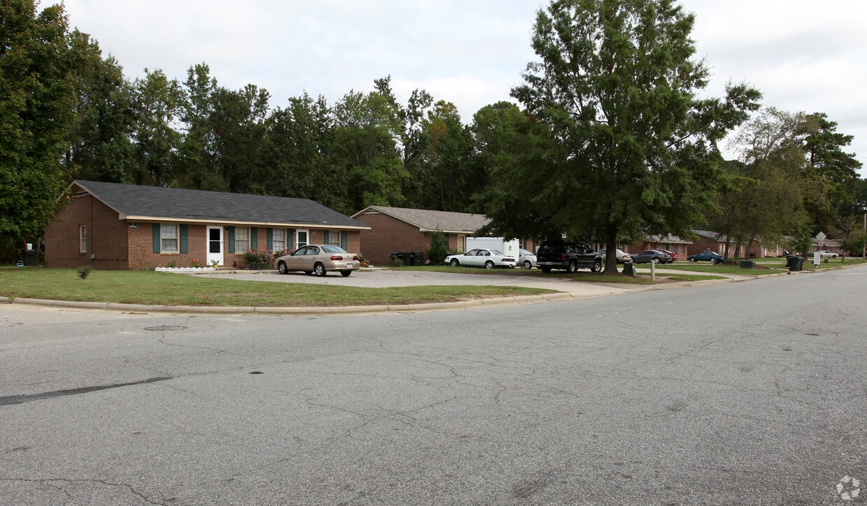 Primary Photo - 1601-1609 Snowden Dr SE