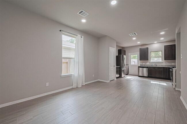 Building Photo - 24742 Russet Bluff Trl