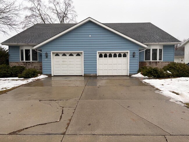 Building Photo - 1426 Hazelwood Ln