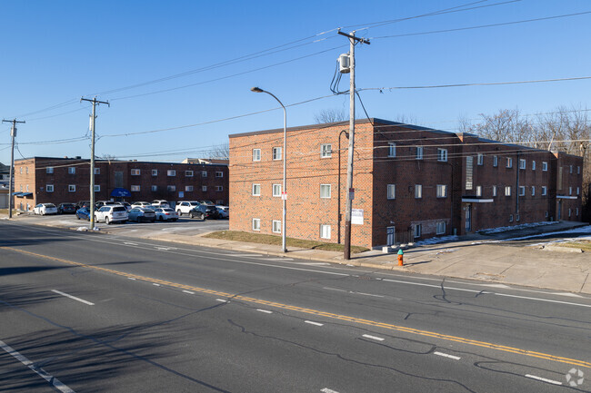 Building Photo - Plaza Place