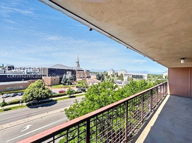 Foto del edificio - 2225 Buchtel Blvd S