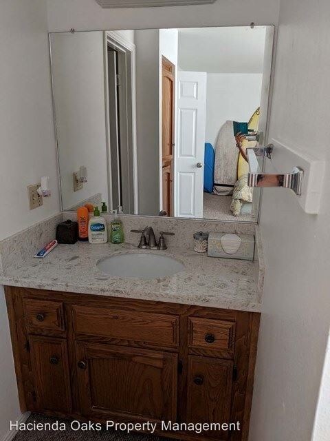 Building Photo - 2 br, 1.5 bath House - 311 Lolita Apt. I