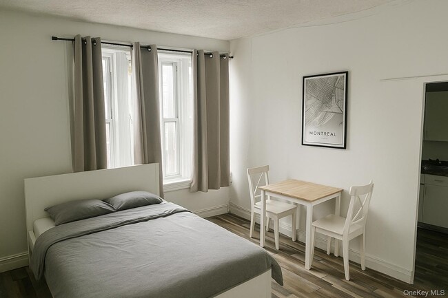 Building Photo - 370 North Ave