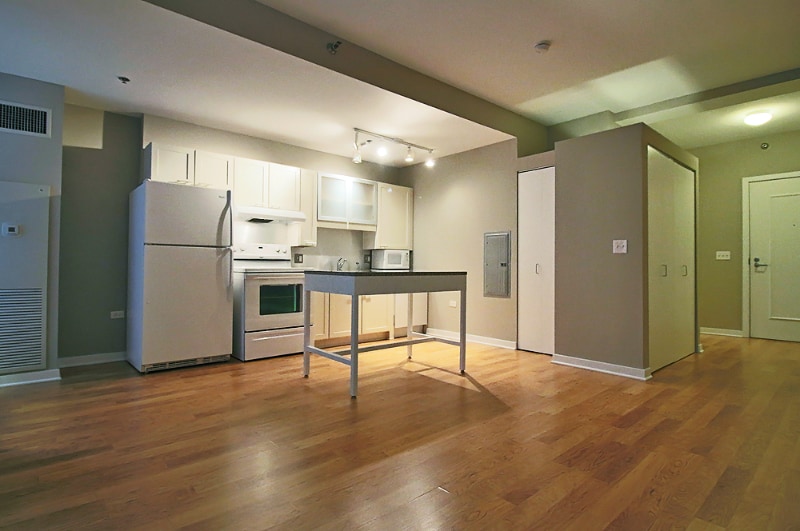 Photo - 150 N Wells St