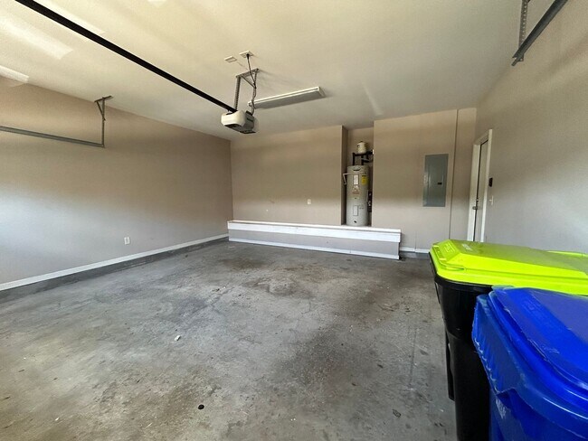 Building Photo - 175 Colonial Ct