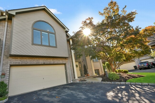 Building Photo - 714 Holly Ct