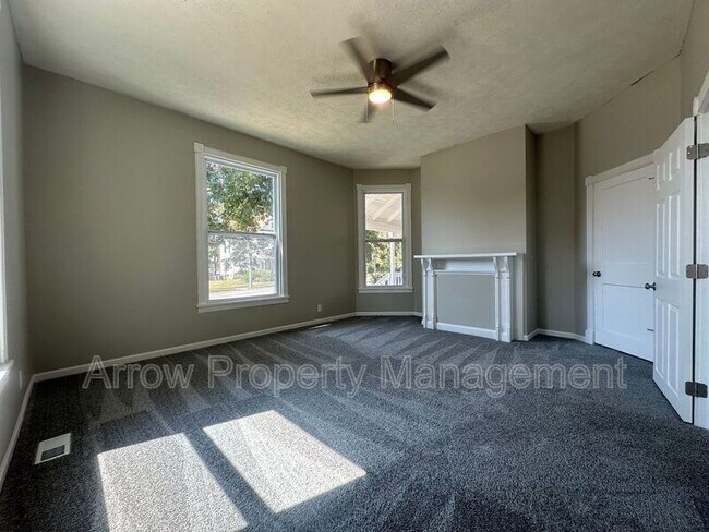 Building Photo - 260 S 27th St