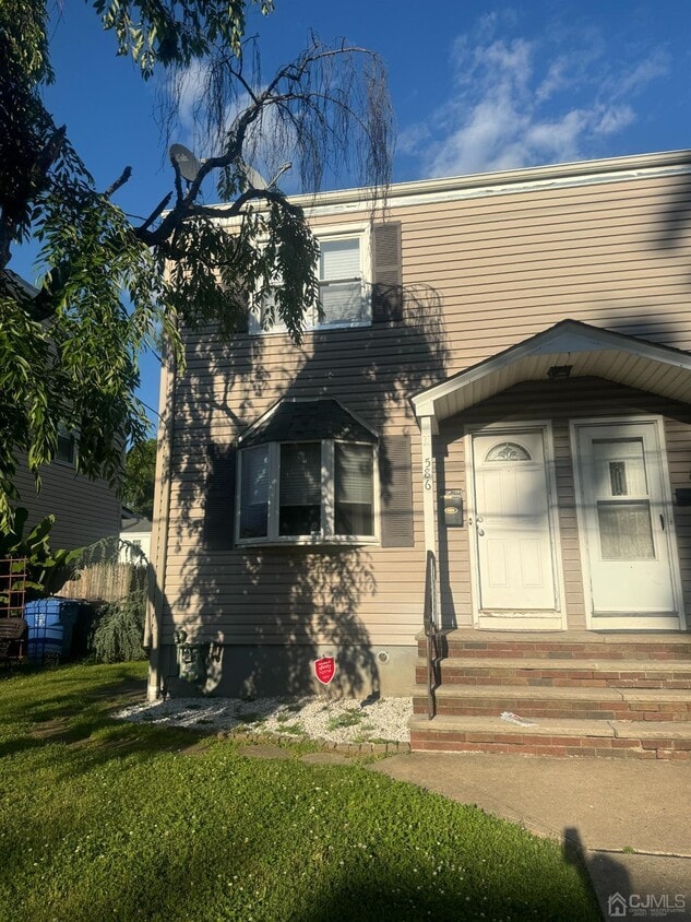 Primary Photo - 586 Ridgedale Ave