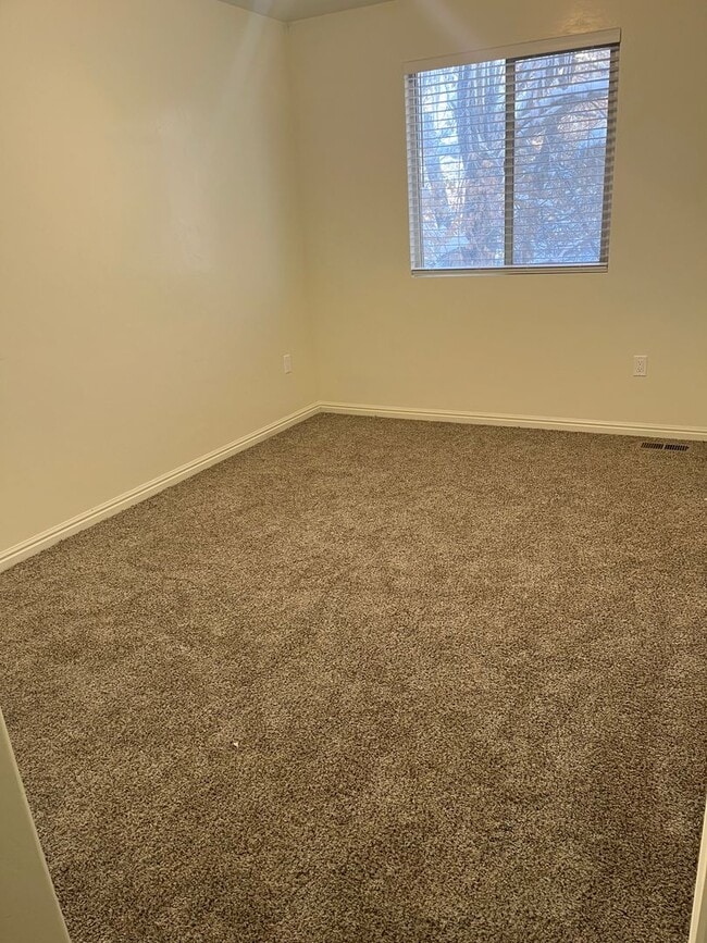 Foto del edificio - 3 Bed 2.5 Bath in Vernal!!