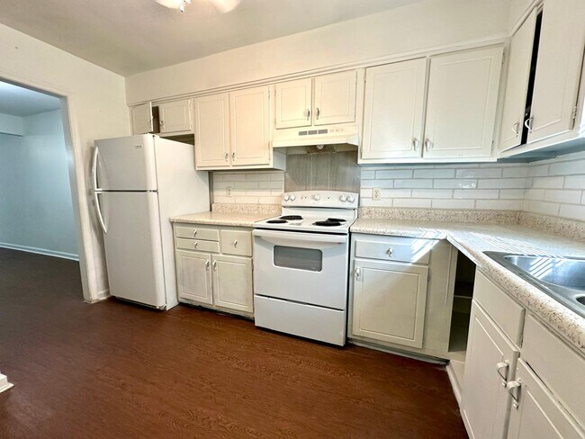 Foto del edificio - 5812 Hunting Ridge Ln