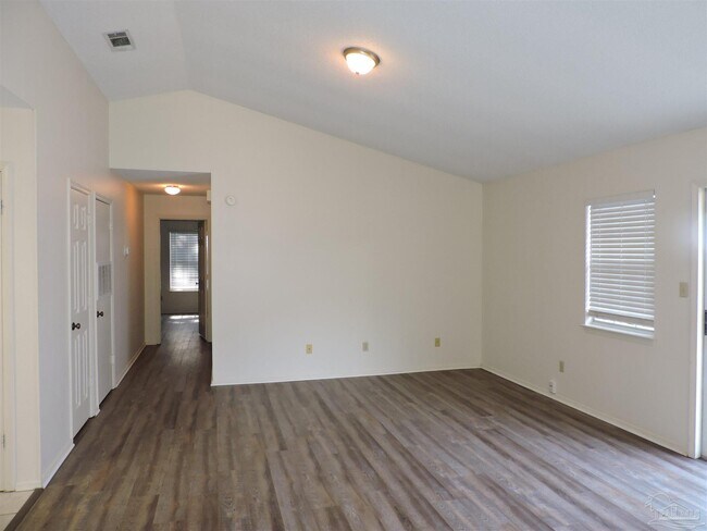Building Photo - 8146 Treetop Ln