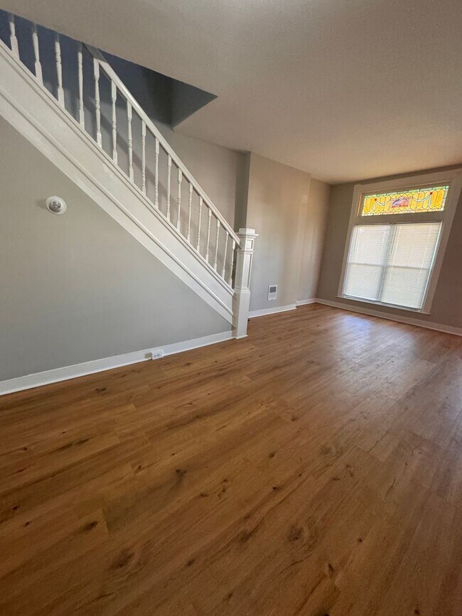 Building Photo - 2 Bedroom+Den