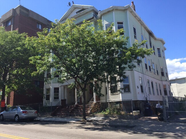 One room at first floor available now - 344 Bowdoin St