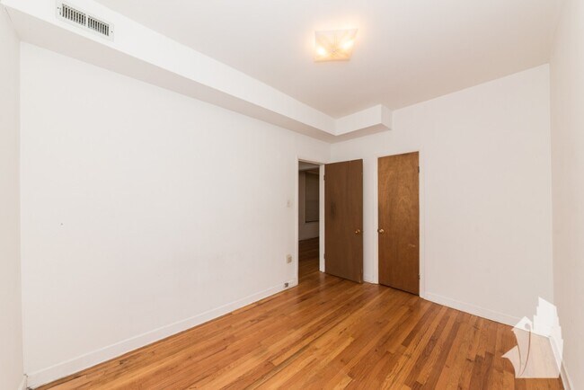 Building Photo - 1509 W Barry Ave