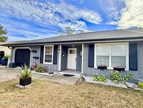 Building Photo - 1046 W Samms Ave