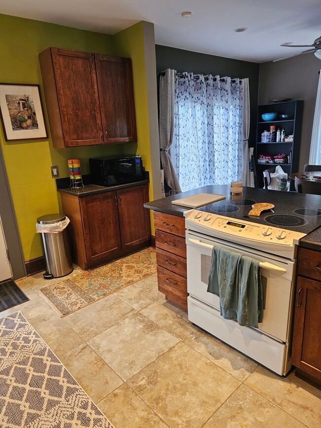 Apartments for Rent with Extra Storage in Carpenter-Ridgeway, Madison ...