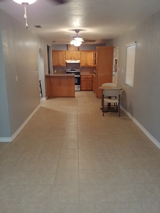 Foto del edificio - 1421 W Madison Ave