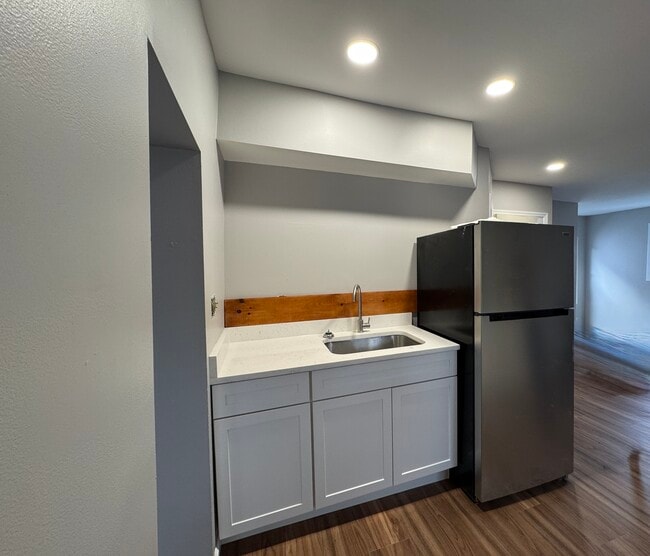 Building Photo - 114 Clinton Street