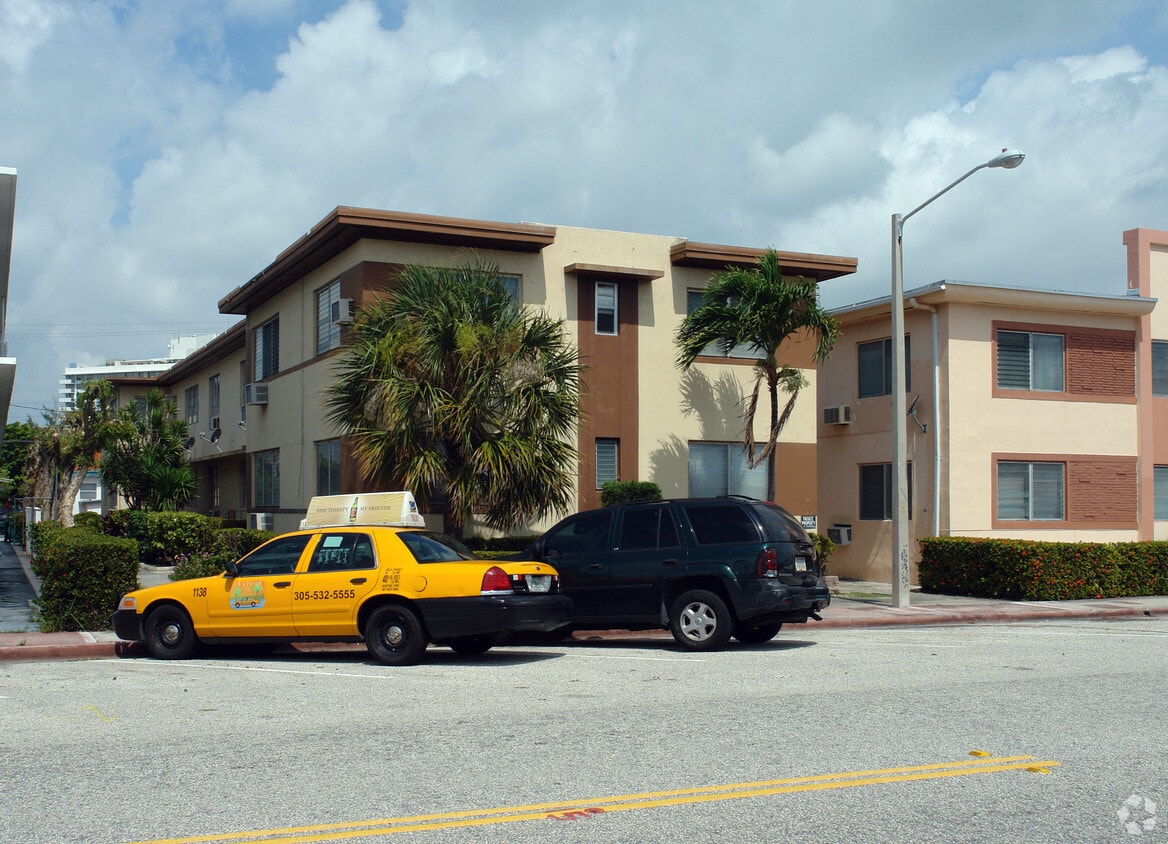 Building Photo - 7412 Byron Ave