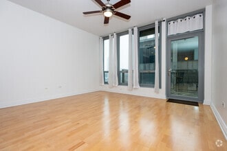Building Photo - 565 W Quincy St