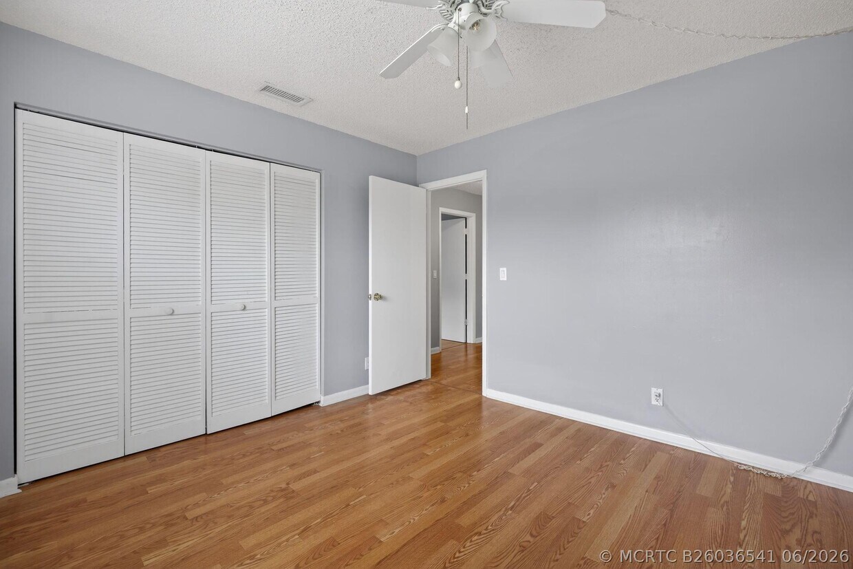 Foto del edificio - 707 Stonewood Ct