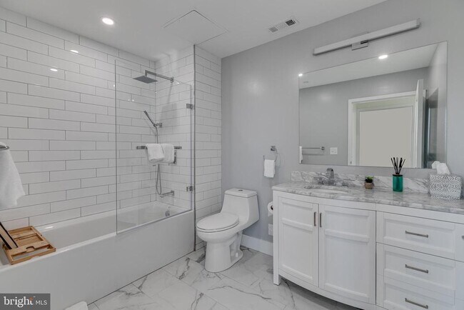 Foto del edificio - 150 S Independence Mall W