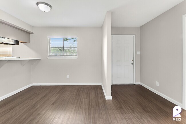 Building Photo - 8217 Fulton St