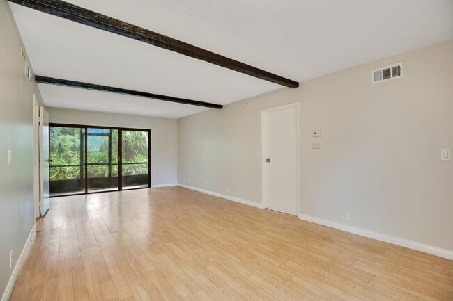 Building Photo - 10 Sheoah Blvd